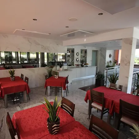 Silvia Nočitev z zajtrkom 4*