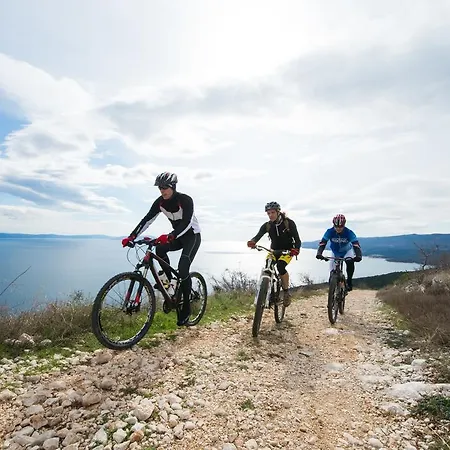 Silvia Nočitev z zajtrkom 4*